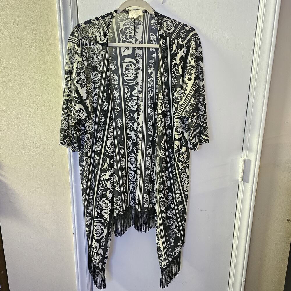 Ember Rose Floral Fringe Kimono Cover Up Sz M Beach Resort Vacay Cruise Poolside